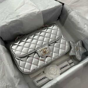 NWT 🖤 CHANEL 24C Silver Mirrored Metallic Medium Star Charm Flap Bag